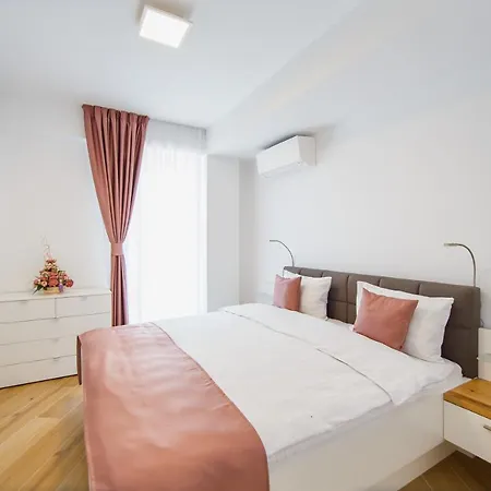 Pink Sahara Near City Center Oradea Extérieur photo